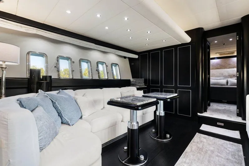 Payback Yacht Photos Pics Mangusta 80 Payback - Cabin Seating