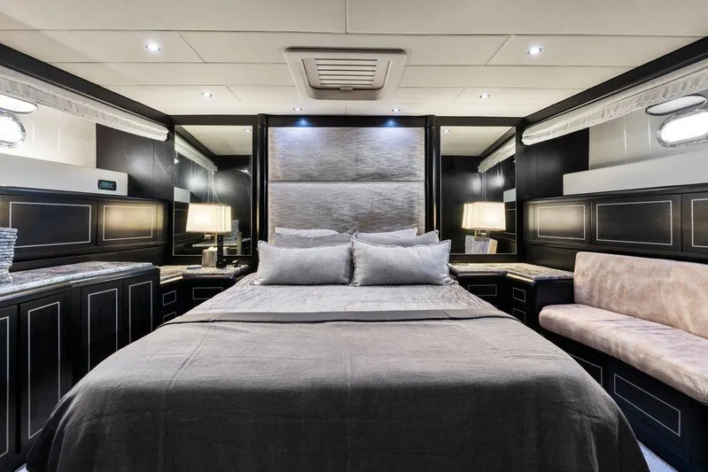 Payback Yacht Photos Pics Mangusta 80 Payback - Stateroom