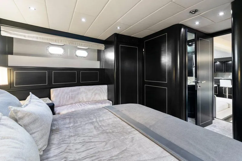 Payback Yacht Photos Pics Mangusta 80 Payback - Stateroom