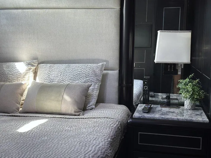 Payback Yacht Photos Pics Mangusta 80 Payback - Stateroom