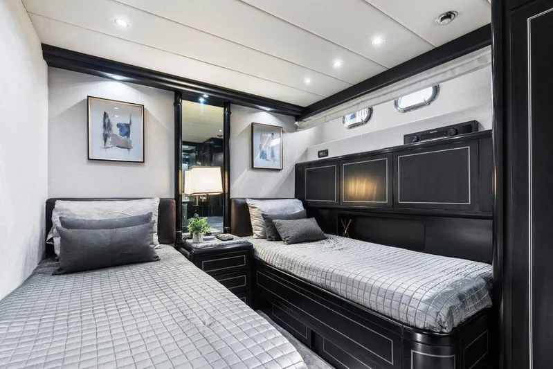 Payback Yacht Photos Pics Mangusta 80 Payback - Stateroom