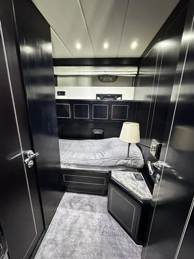 Payback Yacht Photos Pics Mangusta 80 Payback - Stateroom