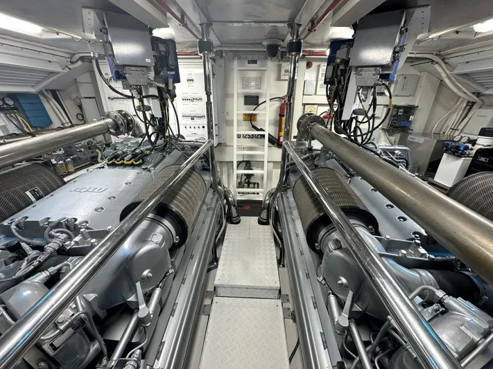 Payback Yacht Photos Pics 