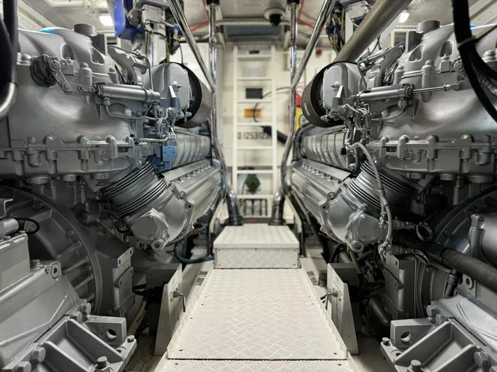 Payback Yacht Photos Pics Mangusta 80 Payback - Engine Room