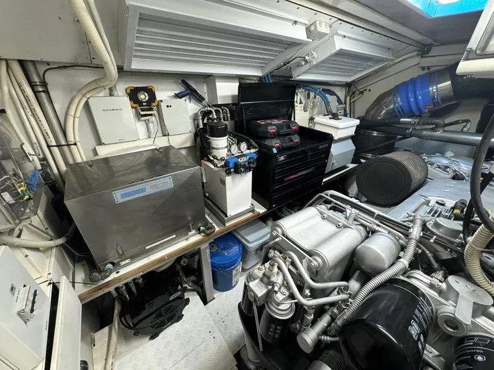 Payback Yacht Photos Pics Mangusta 80 Payback - Engine Room