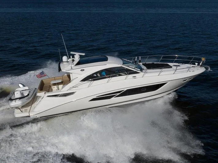 Yacht Photos Pics 2015 Sea Ray 510 Inboard Sundancer cruising on open water.