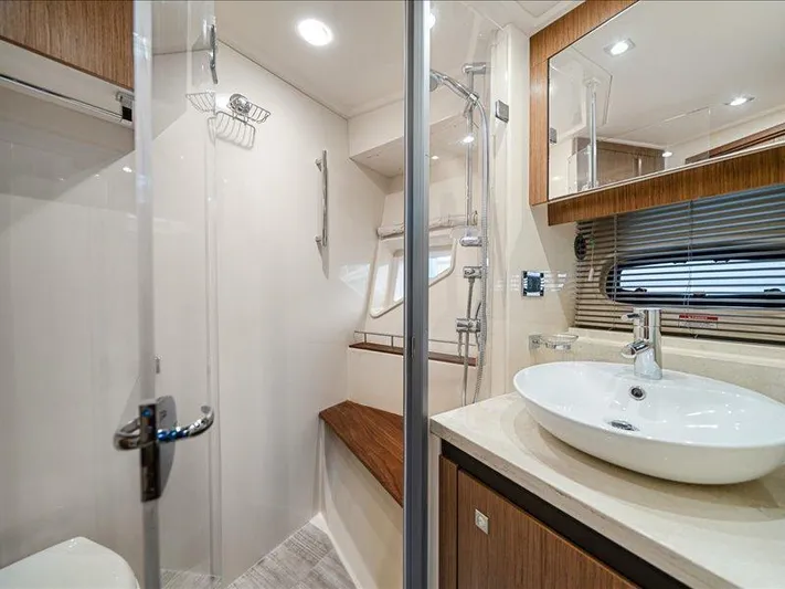  Yacht Photos Pics Luxurious bathroom interior of 2015 Sea Ray 510 Inboard Sundancer yacht.
