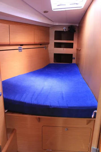 Flyer Yacht Photos Pics Cabin of Jeanneau Sun Odyssey 44i, 2010 model, featuring a blue bed.