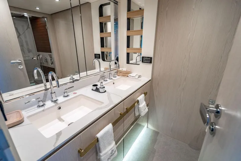 Bongani Yacht Photos Pics 