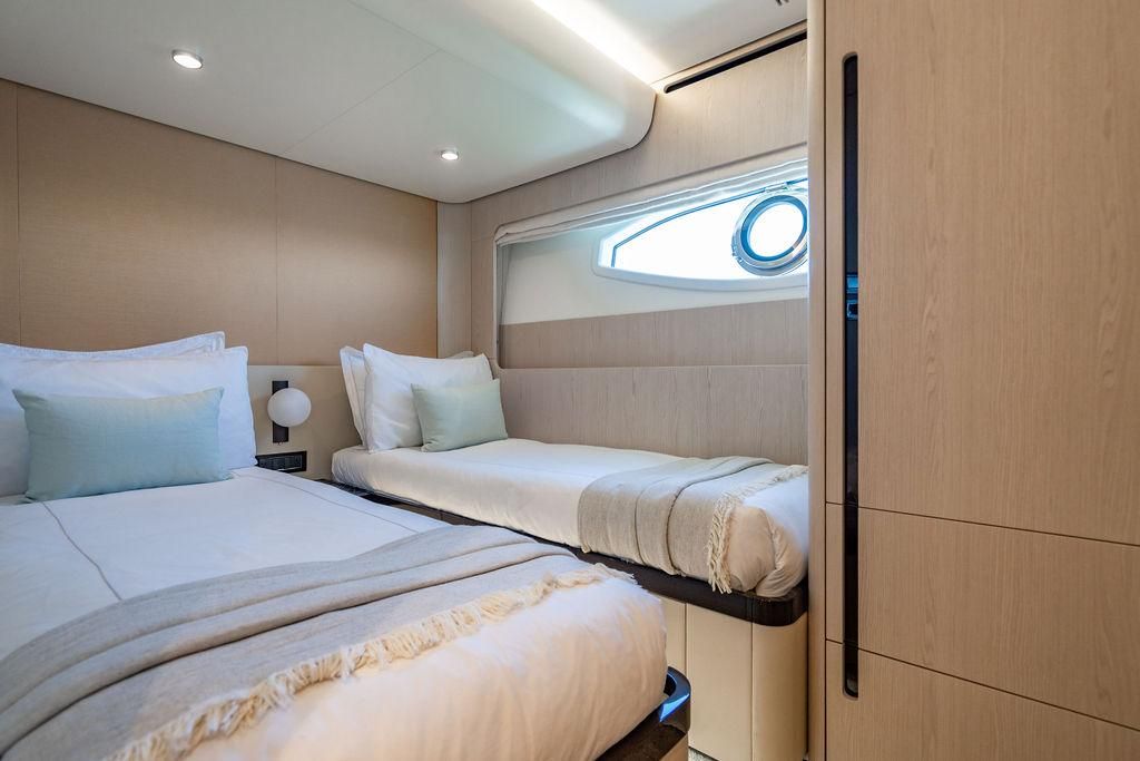 2024 Azimut 77 