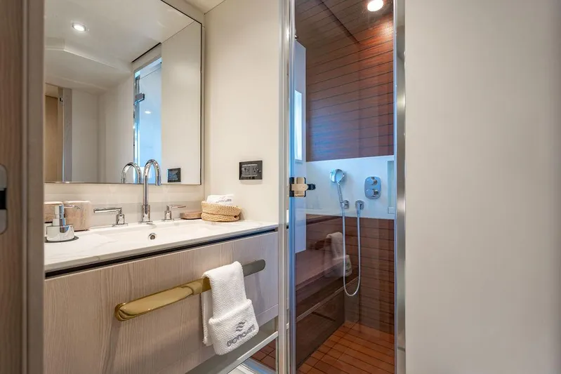 Bongani Yacht Photos Pics 