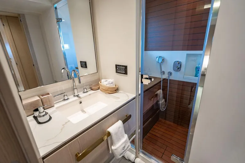 Bongani Yacht Photos Pics 