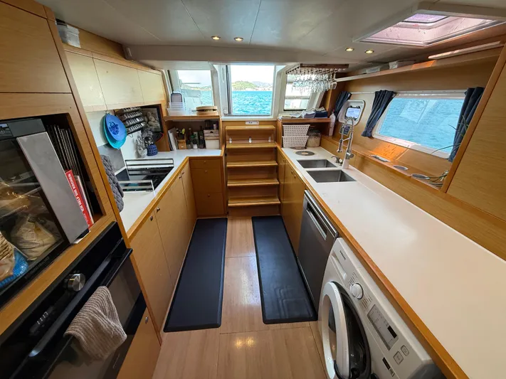 Auralis Yacht Photos Pics 