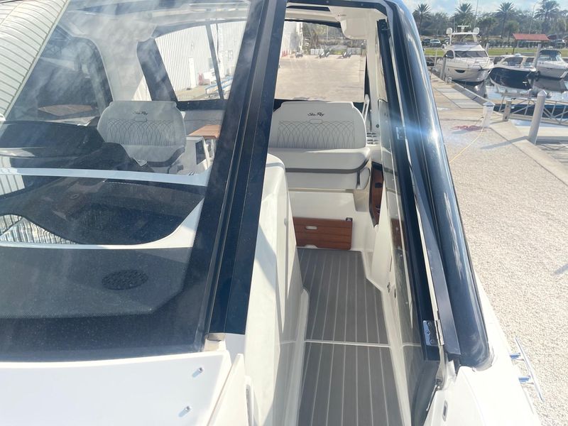 2022 Sea Ray Sundancer 370 OB
