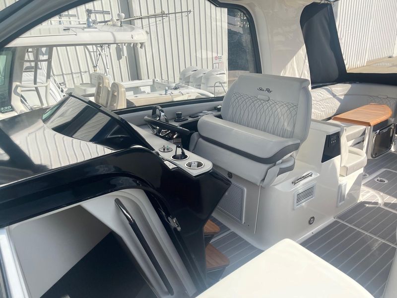 2022 Sea Ray Sundancer 370 OB
