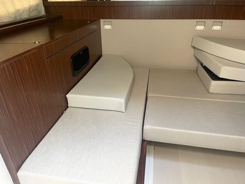 2022 Sea Ray Sundancer 370 OB