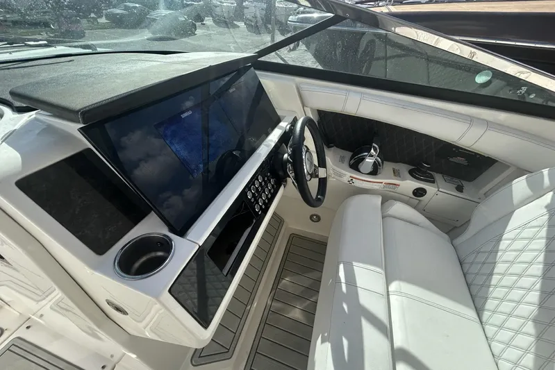  Yacht Photos Pics 2019 Sea Ray SLX 350 Outboard helm with modern controls and luxurious seating.