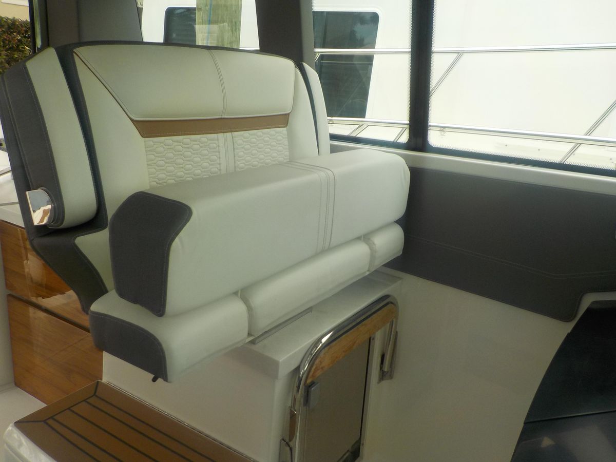 2021 Tiara Yachts 43 