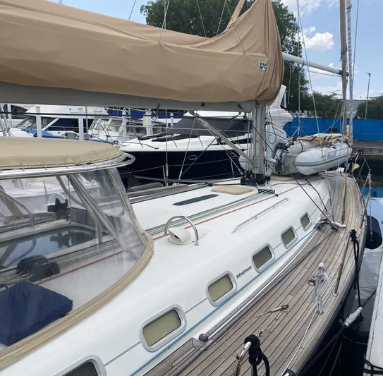 Blue Moon Yacht Photos Pics 