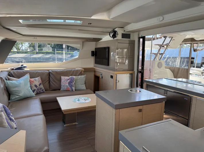 Solmate Yacht Photos Pics 