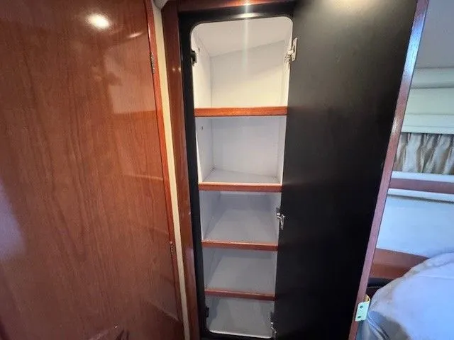  Yacht Photos Pics Open cabinet in Sea Ray 460 Sundancer 2002 boat.