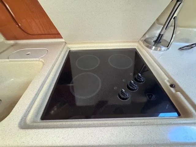  Yacht Photos Pics 2002 Sea Ray 460 Sundancer kitchen stove