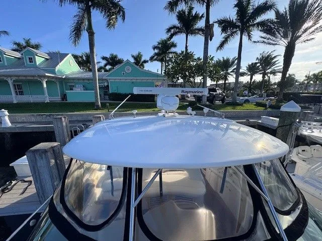  Yacht Photos Pics Sea Ray 460 Sundancer 2002 at dock with palm trees in background.