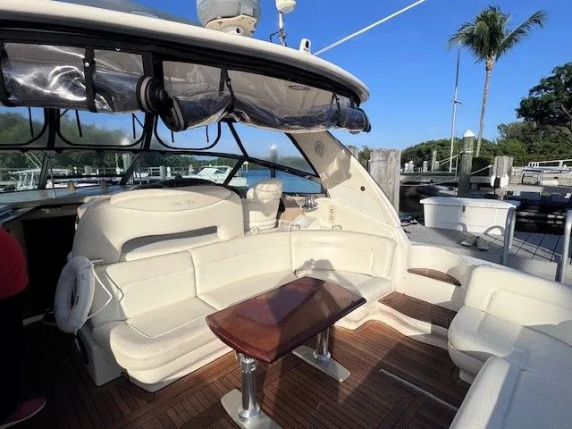  Yacht Photos Pics Interior of a 2002 Sea Ray 460 Sundancer yacht with seating area.