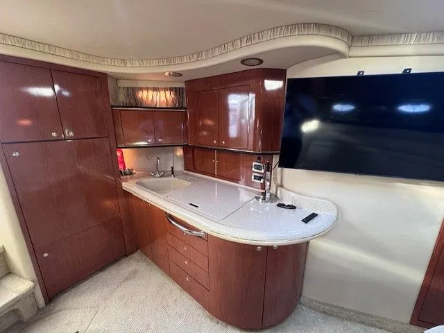  Yacht Photos Pics Luxurious kitchen on a 2002 Sea Ray 460 Sundancer yacht.