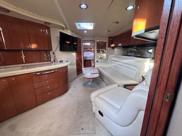  Yacht Photos Pics Luxurious interior of 2002 Sea Ray 460 Sundancer yacht.