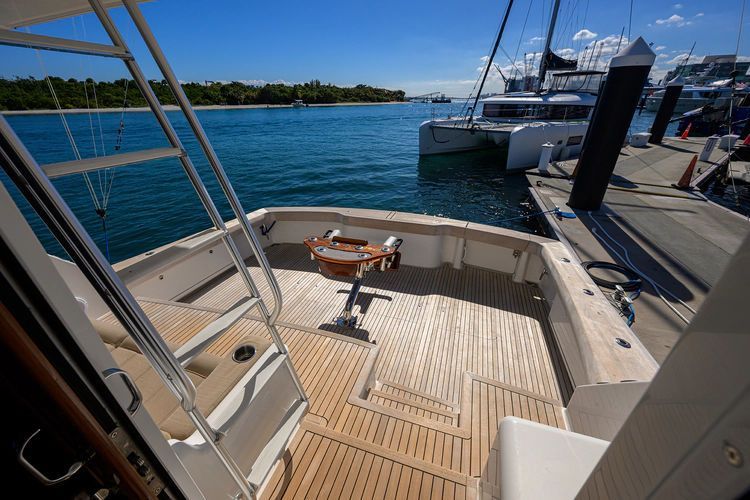 2009 Viking 74 