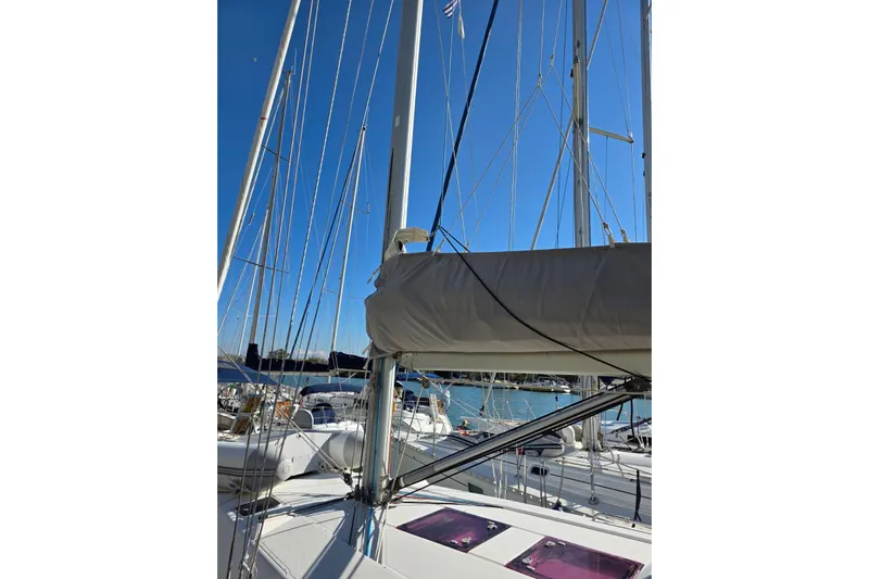  Yacht Photos Pics Sailboat Hanse 400e, 2010 model, docked with clear blue sky background.