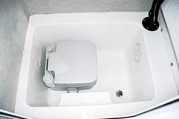 2005 Hydra-Sports Lightning 212 CC Photo