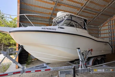Boston Whaler 255 Conquest