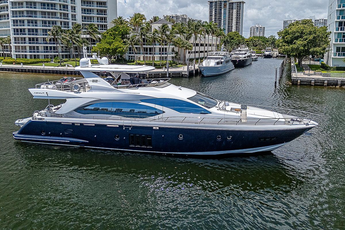 2011 Azimut 82 
