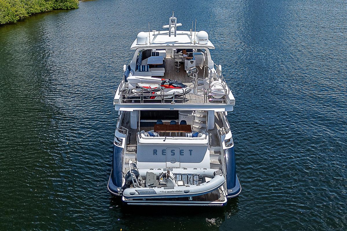 2011 Azimut 82 