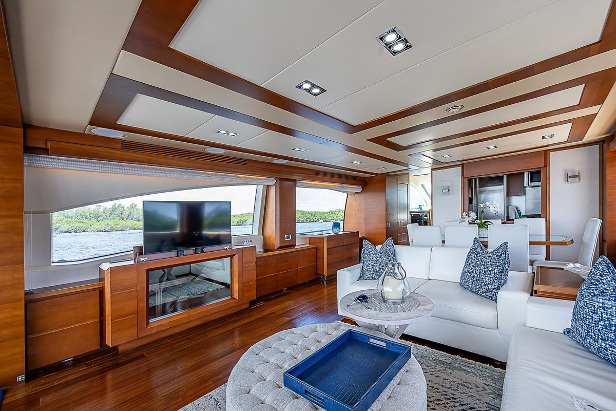 2011 Azimut 82 