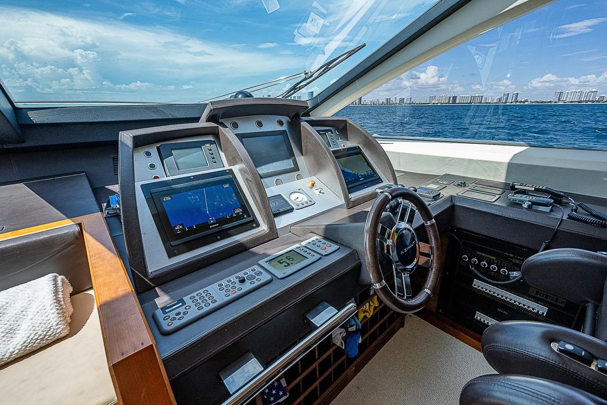 2011 Azimut 82 
