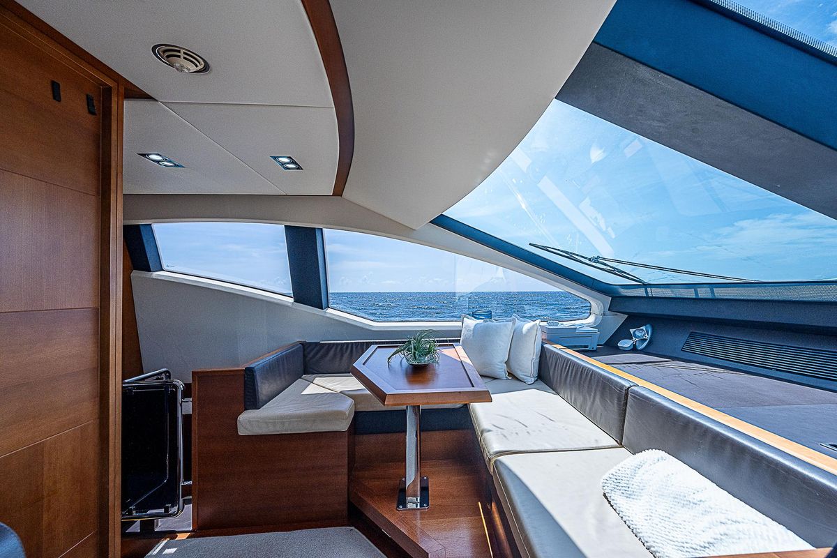 2011 Azimut 82 