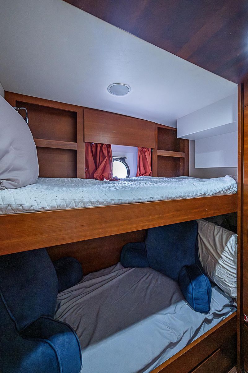 2011 Azimut 82 