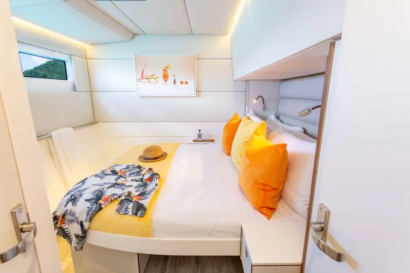 Summer Breez Yacht Photos Pics 