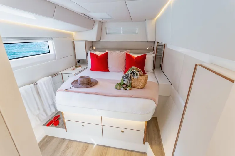 Summer Breez Yacht Photos Pics 