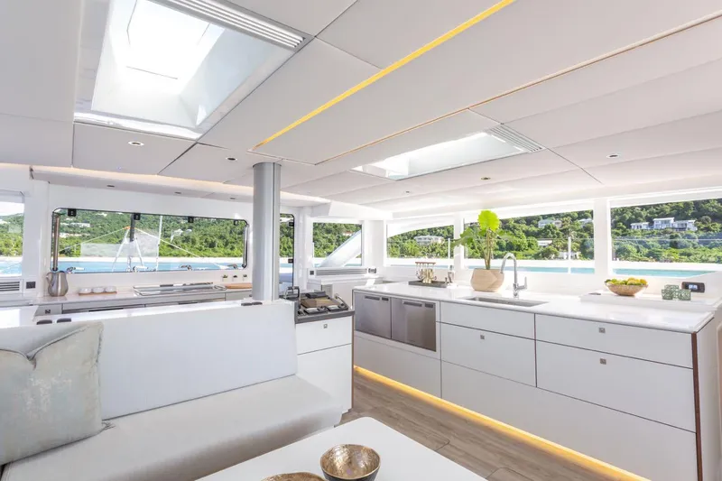 Summer Breez Yacht Photos Pics 