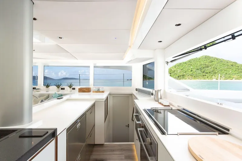 Summer Breez Yacht Photos Pics 