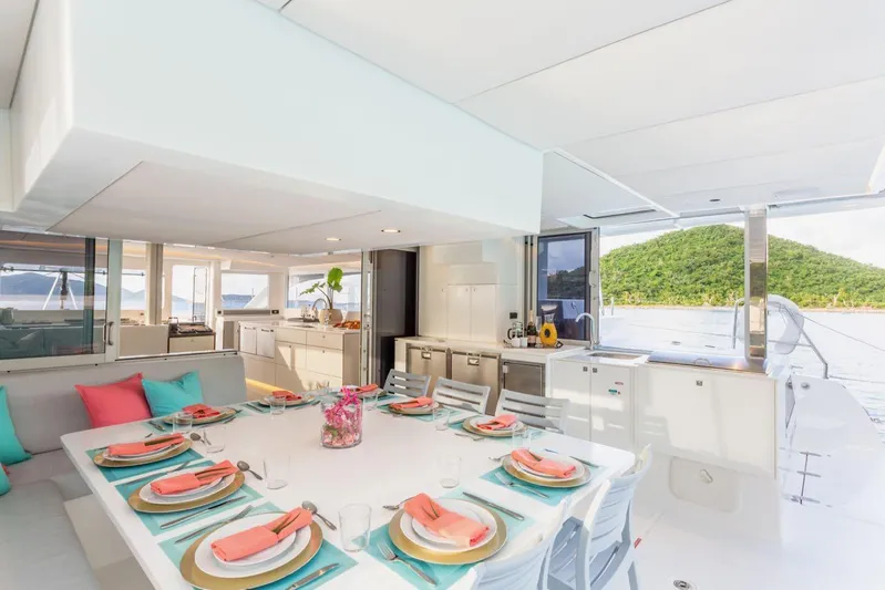 Summer Breez Yacht Photos Pics 