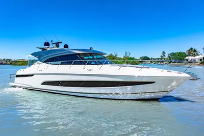 Riviera 5400 Sport Yacht