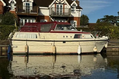 1980 Custom Neptim 8000 Cabin Cruiser