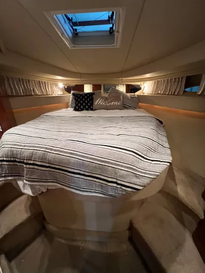 Water We Thinking Yacht Photos Pics Fwd Bed