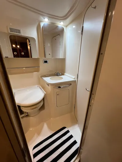 Water We Thinking Yacht Photos Pics Aft Head