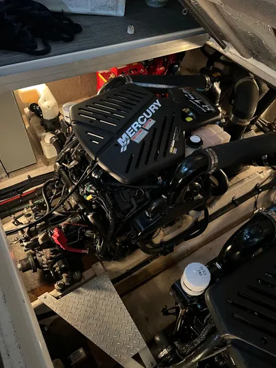 Water We Thinking Yacht Photos Pics Engine room